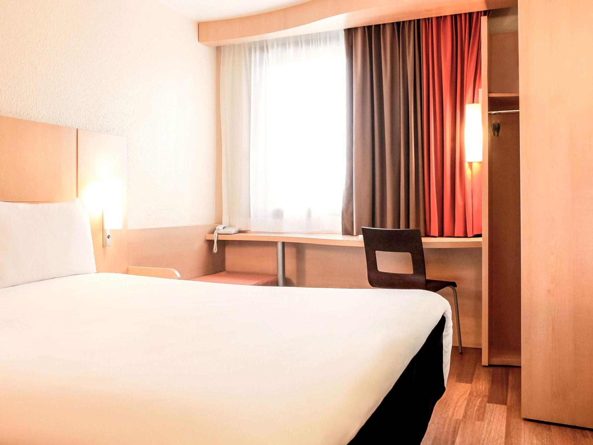 Ibis Lille Centre Gares Hotel Exterior photo