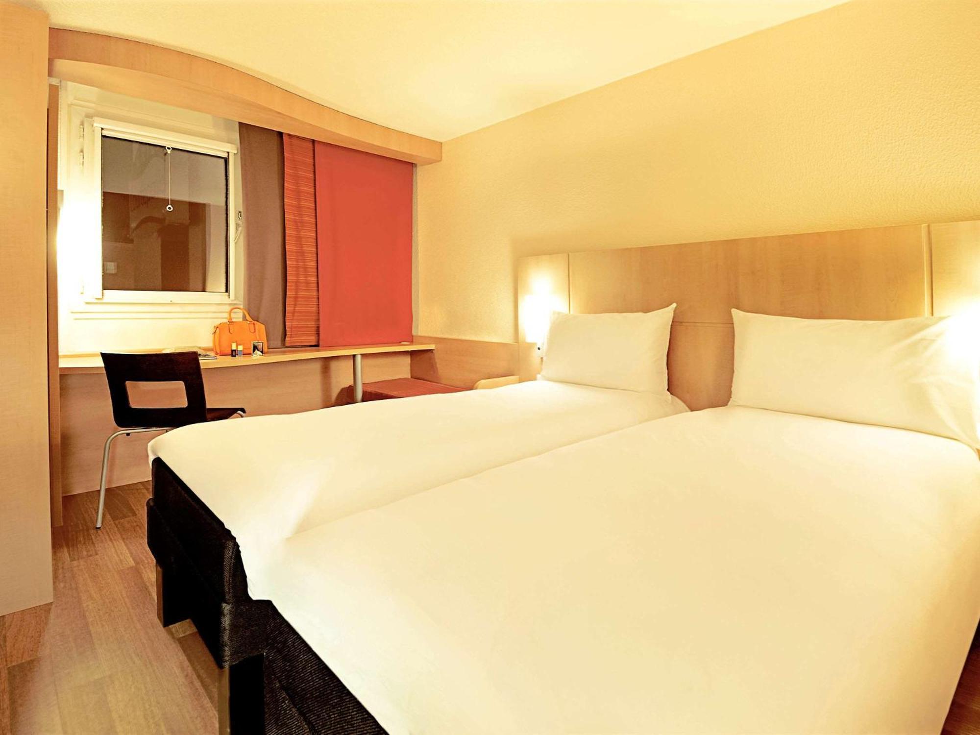 Ibis Lille Centre Gares Hotel Exterior photo