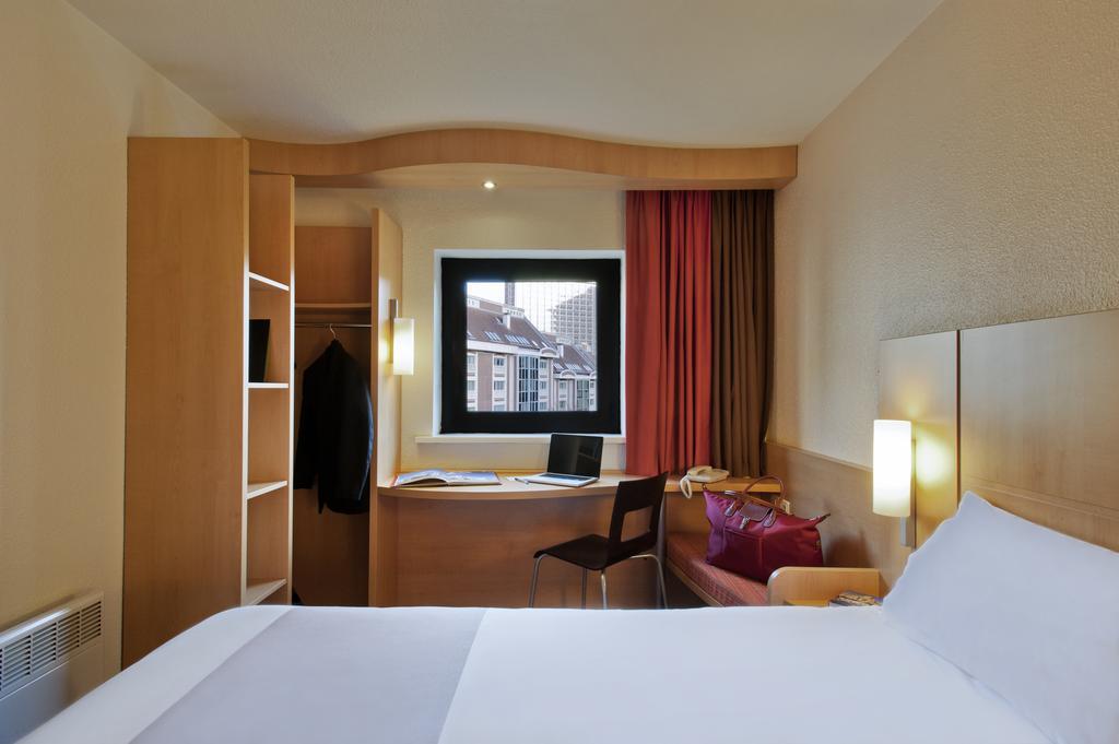 Ibis Lille Centre Gares Hotel Exterior photo